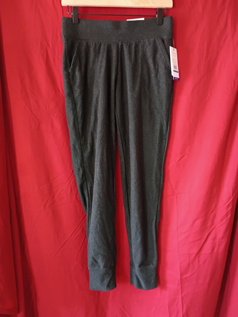 GAIAM Charcoal Gray Soft-Touch Activewear Tag